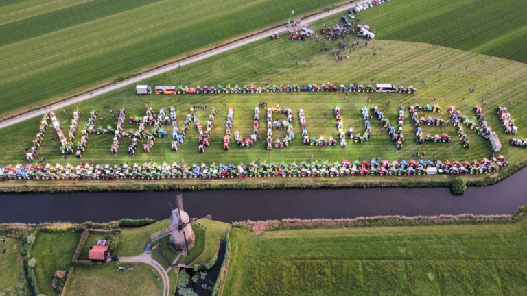 Duidelijke protestboodschap boeren op vooravond actiedag: ‘Wij Blijven!’