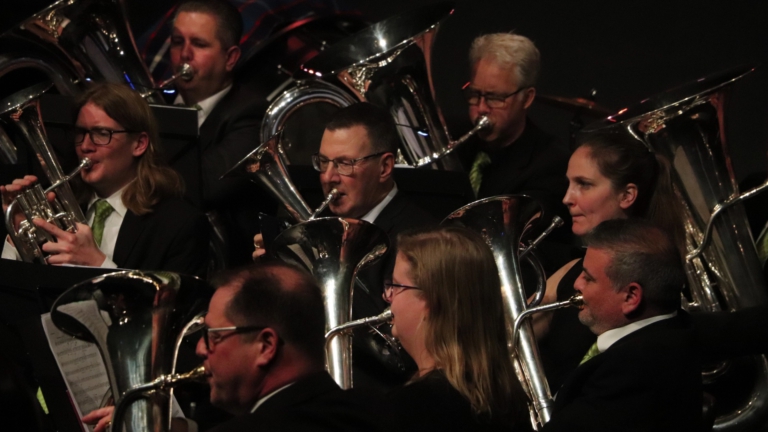 Zondag concert Alkmaar Brass in tuin van Abdij Egmond π
