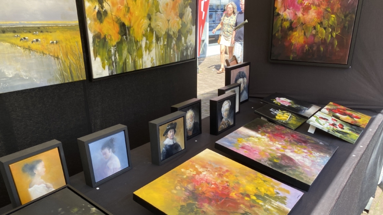 Deze zomer drie zondagse kunstmarkten in Bergen aan Zee ๐