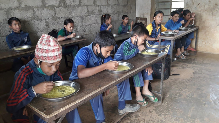 Stichting Veldwerk krijgt pop-up winkel in winkelcentrum βt Loo π