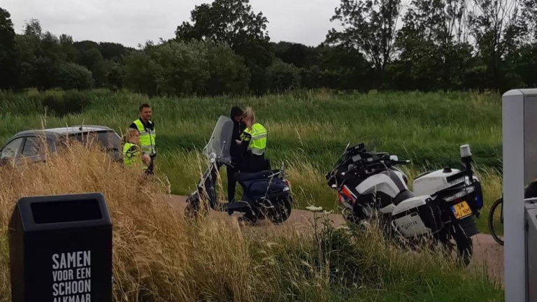 Wijkagent Oudorp waarschuwt: vaker brom- en snorfietscontroles op Molenkade