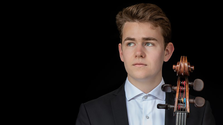 Cellist Tom Feltgen en pianist Noriko Yabe bij Coolplein Openluchttheater π