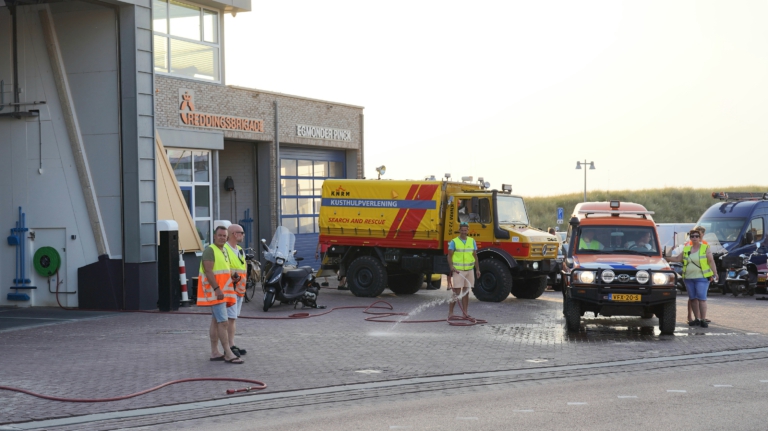 Reddingsbrigade en KNRM in actie voor zwemmers in problemen bij Egmond en Castricum