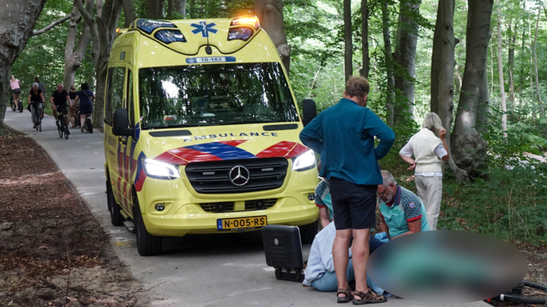 Vrouw gewond na val op Herenweg in Bergen