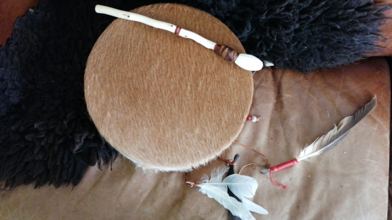 Drumcirkel met kampvuur, mediteren en verhalen delen in het Diepsmeerpark π