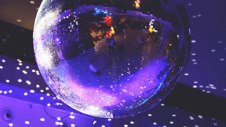 Discodansen in Heerhugowaardse dansschool MilPasos π