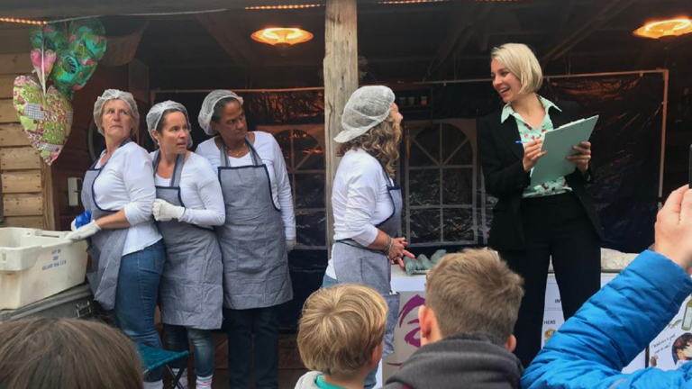 Theatergroep Ons Ding speelt ‘Viswijven’ in Heiloo en Alkmaar 🗓