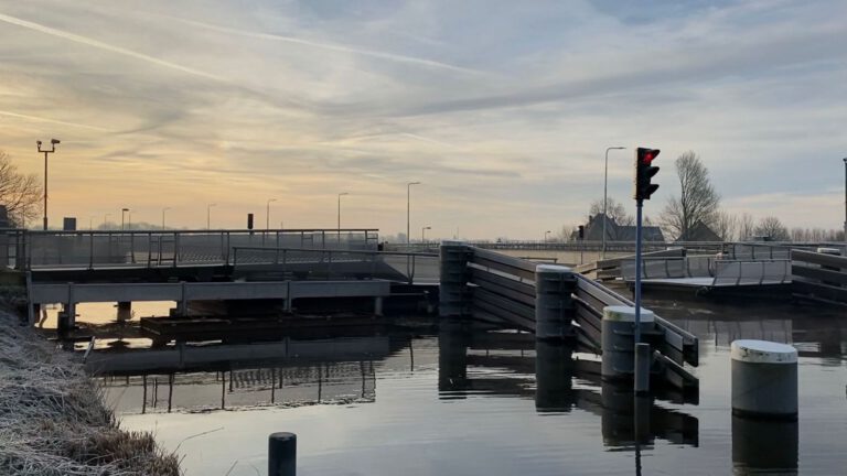 Rekervlotbrug twee keer dicht voor werkzaamheden, geen pontje