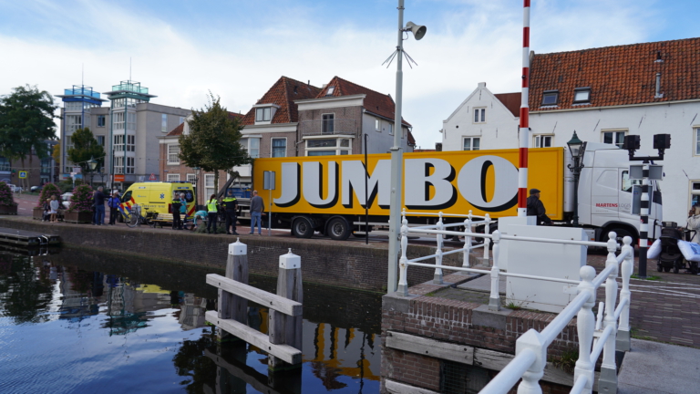Vrachtwagencombinatie rijdt fietsster omver op Alkmaarse Limmerhoek