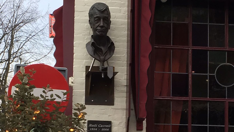 Discussie over plek voor Rudi Carrell buste laait weer op