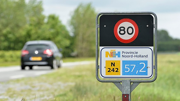 Onderzoek naar steeds drukkere N242 gestart, hulp weggebruikers en omwonenden gevraagd