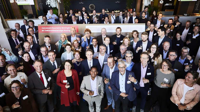 Gemeente Alkmaar tekent voor duurzame, snellere en goedkopere woningbouw