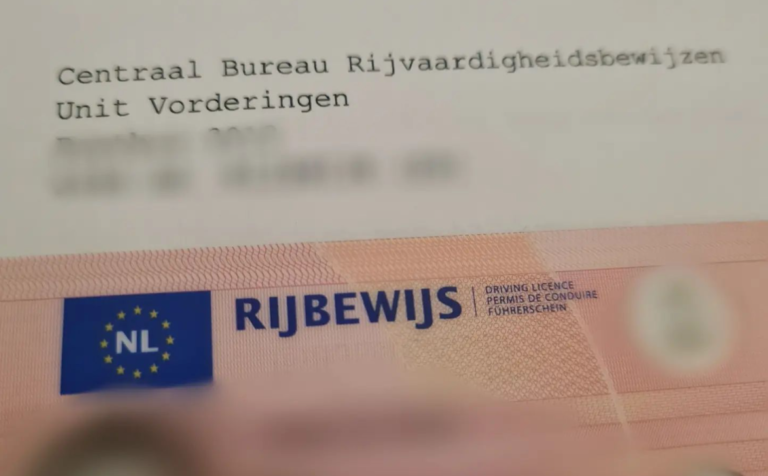 Rijbewijs ingevorderd na botsingen tegen vangrails op A9