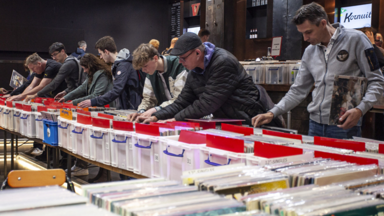 Muziekliefhebbers opgelet: platenbeurs in Buk Buk in Heiloo π