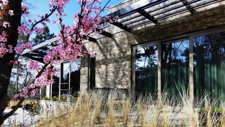 Inzamelingsactie van bewoner levert ruim 2.000 euro op voor Hospice Egmond