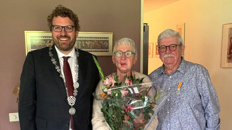 Co Bout ontvangt Koninklijke onderscheiding van burgemeester Poorter