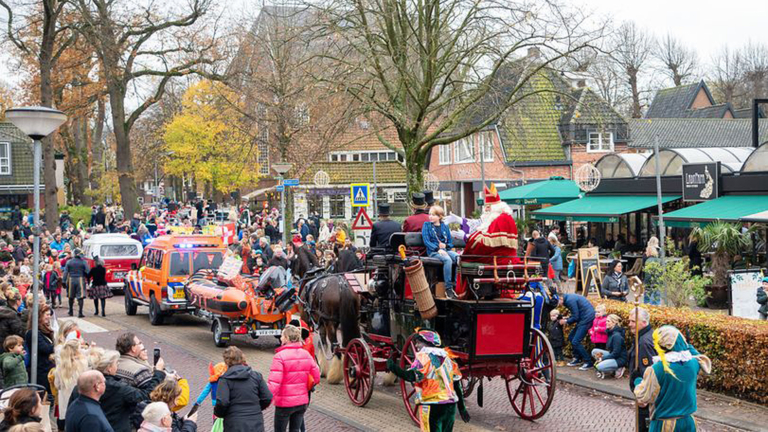 Druk schema met intochten in gemeente Bergen voor Sinterklaas π