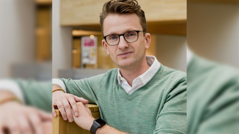 Lezing over mantelzorgers met journalist Tijn Elferink in Heerhugowaardse bibliotheek π