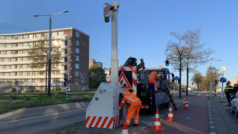 Tijdelijke flitspaal op N242 bij Nieuwe Schermerweg