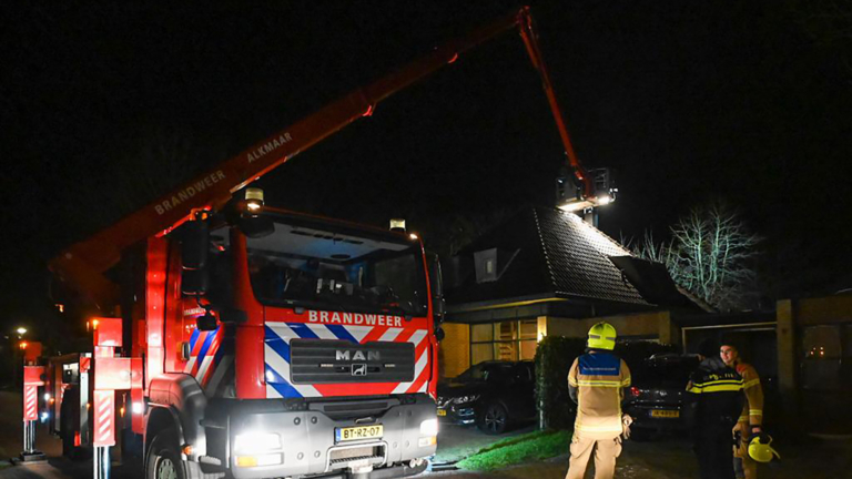 Beginnende schoorsteenbrand in woning Rädeckerweg Schoorl