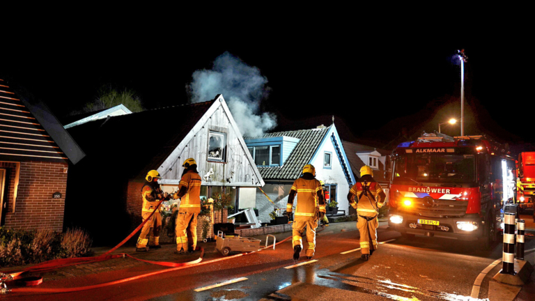 Brand en flinke rookontwikkeling bij woning in Koedijk