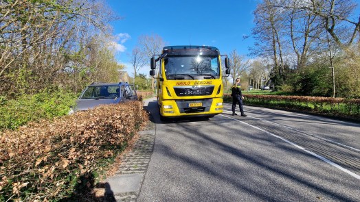 Rijbewijs van oudere man ingevorderd na missen S-bocht in Van Blaaderenlaan