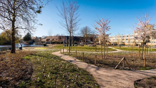 Opening van vergroende Urkplein met Groenmarkt, 100.000 wormen en actie voor NK Tegelwippen π