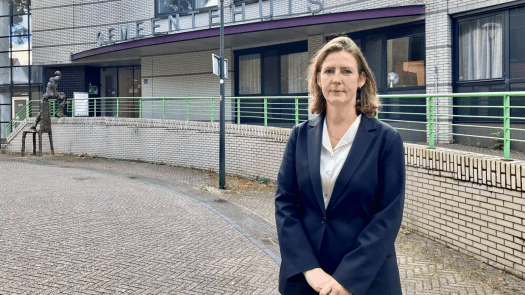 Burgemeester Heiloo houdt stand: “We hangen wederom een nieuwe regenboogvlag op”