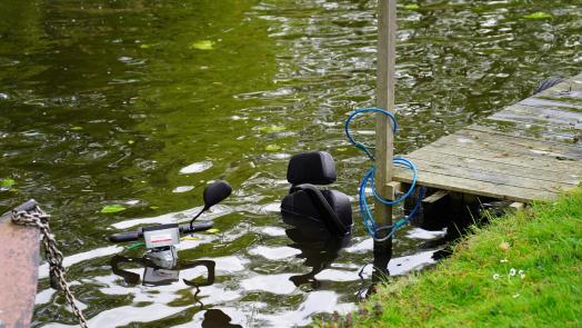 Melding auto te water langs Troelstrakade blijkt te gaan om gestolen scootmobiel