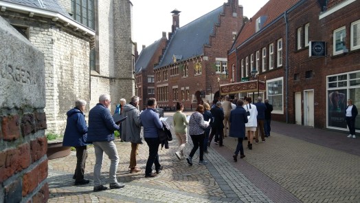 Processie schrijdt door Alkmaarse binnenstad, Mirakel van het Heilig Bloed (1429) herdacht