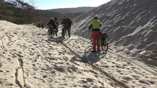 Fietsersbond vraagt met petitie aandacht voor stuifzand op fietspaden duingebied