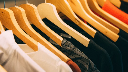 Lente-editie van kledingruilmarkt op 25 mei in Bibliotheek Alkmaar centrum π