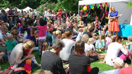 Alkmaars kinderfestival โDe Hout op Steltenโ pakt uit met theater en muziek ๐