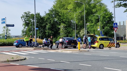 Wielrenner aangereden op rotonde Koelmalaan: troostbeertje voor de schrik