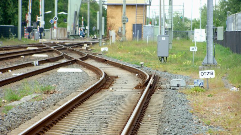 Heerlijk dineren terwijl het spoor onder je doorglijdt: Alkmaar Dinner Train rijdt weer π