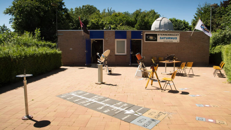 Van zwarte gaten tot sterren, Waardse Sterrenwacht houdt Basiscursus Astronomie π