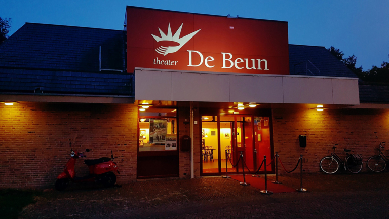 Falkland Toneel speelt voorstellingen in Theater De Beun π