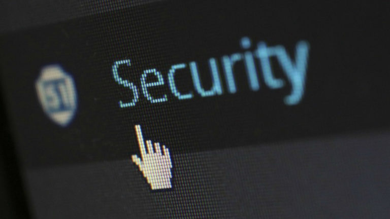 Even twee keer kijken naar dat ene mailtje: informatiemarkt maakt alert op cybercriminaliteit π