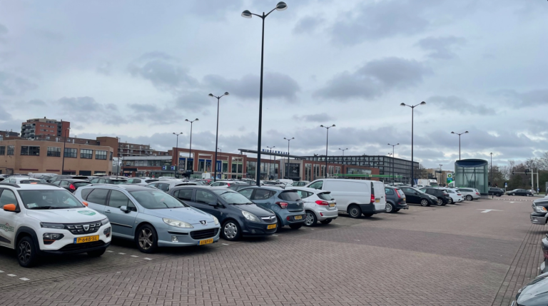 Met zijn petitie hoopt Pieter-Jan op ander parkeerbeleid: “Je wordt beperkt in je vrijheid”
