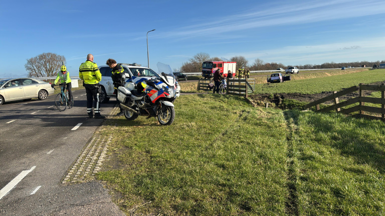 Bestuurder vliegt uit de bocht op Hoogenweg Schoorl en raakt gewond