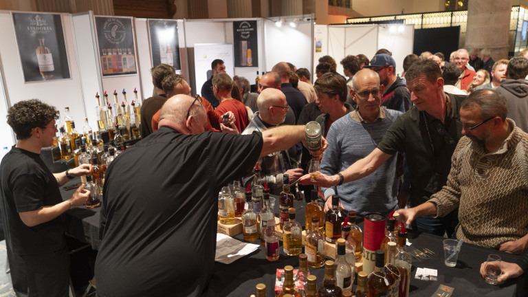 Een Grote Kerk vol whisky, verhalen en Schotse gezelligheid: ‘Het gaat mij echt om de geur en het verhaal erachter’