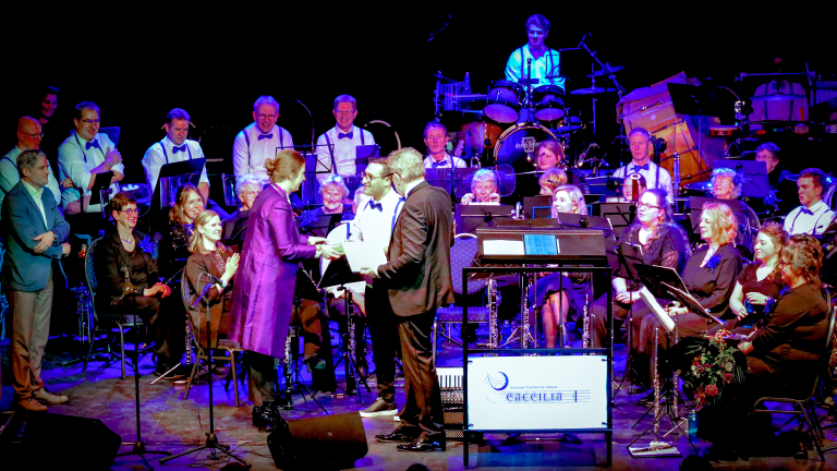 Speldjes en Shirma Rouse bij 100 jaar Harmonie Caecilia: “Binnen 3 minuten stond iedereen te dansen”