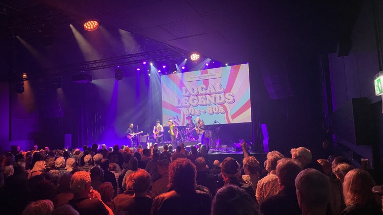 Lokale legendes schitteren voor ruim 500 man: “Mensen willen die tijd voor even opnieuw beleven”
