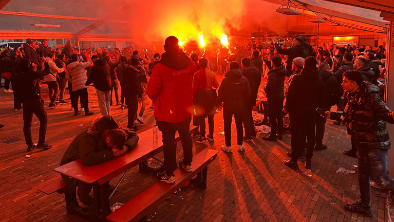BAS wil fanzone voor voetbalsupporters weg uit binnenstad: “Je moet ze niet te veel verwennen”