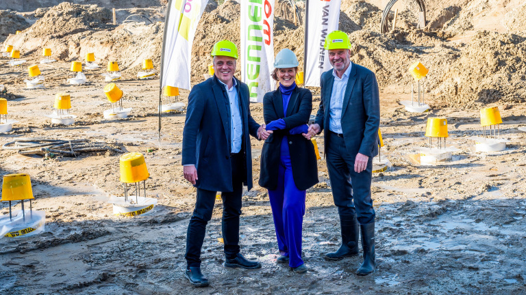 Blije gezichten op bouwplaats 23 sociale huurwoningen Duinzicht Heiloo