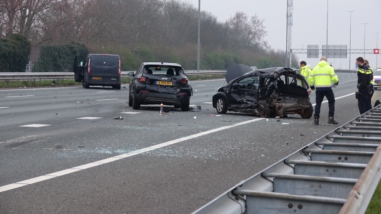 Zwaargewonde bij ernstig ongeval op A9, verkeer staat uren vast