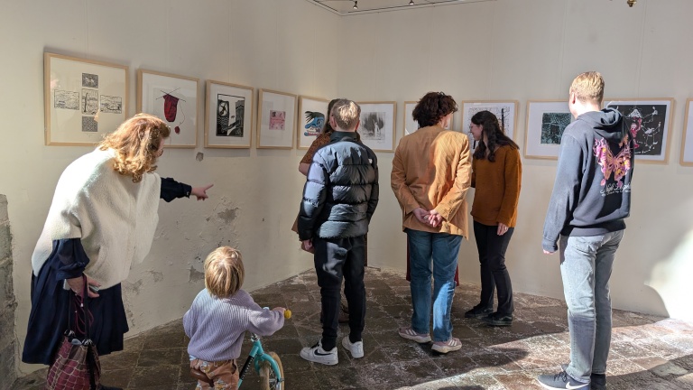 Grafisch Atelier Alkmaar blaast 50 kaarsjes uit met expositie: “Grafische kunst is voor iedereen”