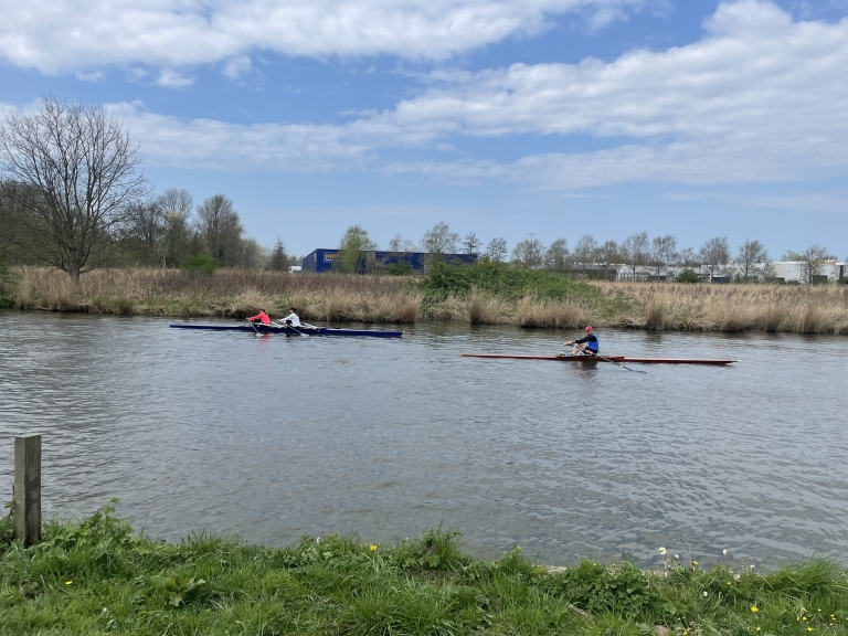 Roeispektakel in Alkmaar: 40e AA Race trekt Engelse topdrukte naar de Kaasstad
