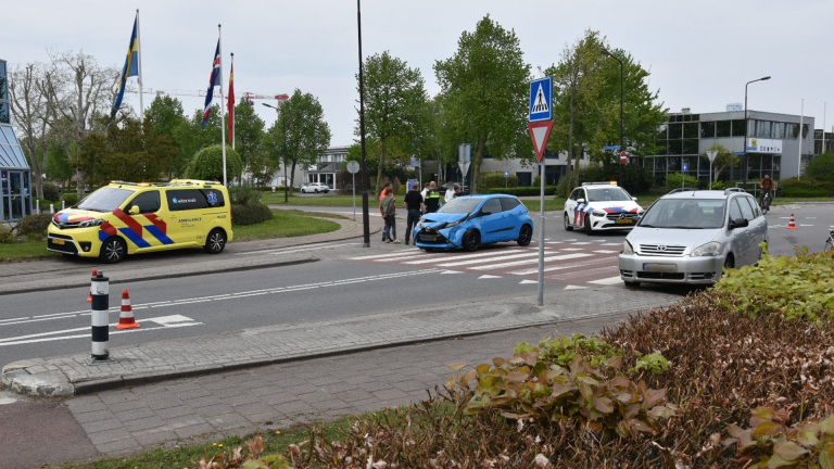 Blikschade, geen gewonden na aanrijding op Beveland
