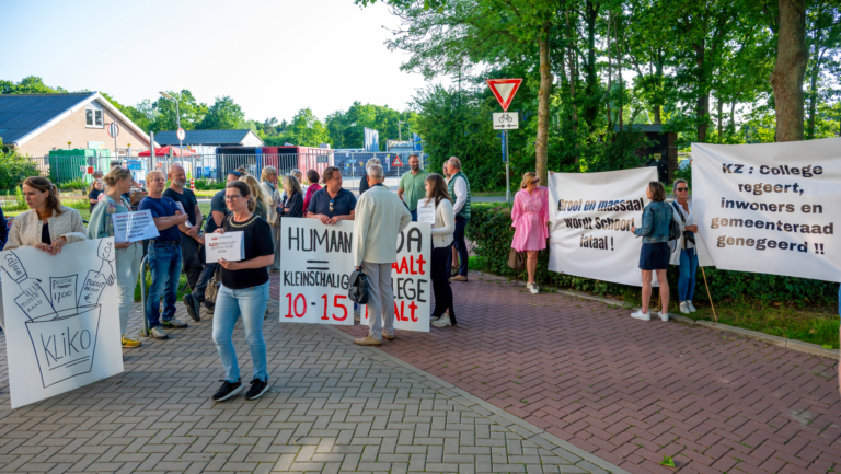 Succesvol protest in Schoorl tegen komst 45 jonge asielzoekers: ‘Te veel en op verkeerde plek’